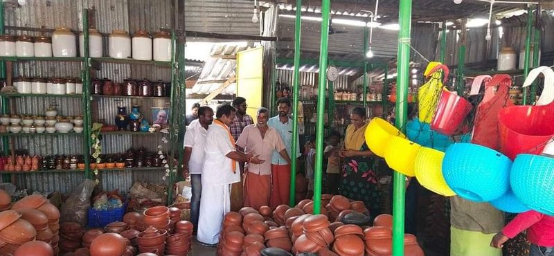 குளச்சல் சட்டமன்ற தொகுதி வெற்றி வேட்பாளர் திரு.P.ரமேஷ் அவர்கள் தாமரை சின்னத்திற்கு வாக்குகள் கேட்டு பிரச்சாரம் செய்த போது ...