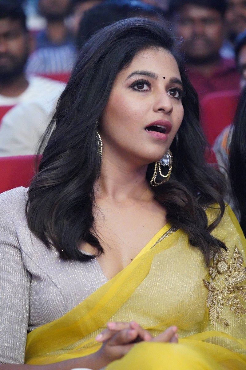 `వకీల్సాబ్` ప్రీ రిలీజ్ ఈవెంట్లో స్పెషల్ ఎట్రాక్షన్గా నిలిచిన అంజలి.