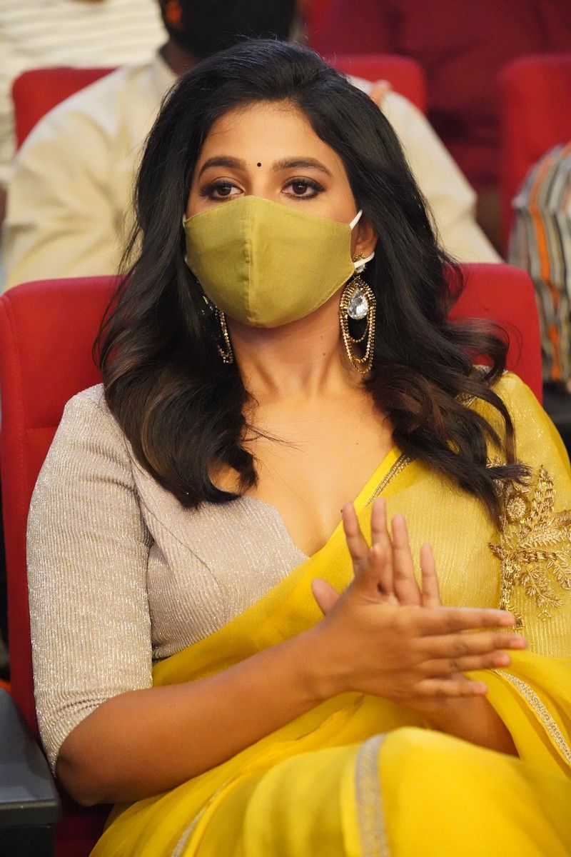 `వకీల్సాబ్` ప్రీ రిలీజ్ ఈవెంట్లో స్పెషల్ ఎట్రాక్షన్గా నిలిచిన అంజలి.