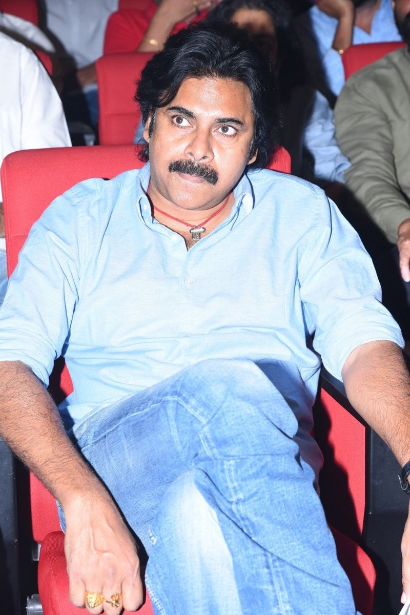 కష్టాల్లో ఉన్న వారికి తను చెమటోడ్చి సంపాదించిన కోటి రూపాయలతో ఇన్సురెన్స్ చేయించిన గొప్ప వ్యక్తి ఆయనరా అని నా ఫ్రెండ్ ను తిట్టాను. పవన్ గారి నిజాయితీ ఏంటో నాకు తెలుసు కాబట్టి చెబుతున్నా. అంజనీ పుత్ర పవన సుతనామ అని ఊరికే అనలేదు. చాలా మంది పుడతారు గిడతారు. కొందరే చరిత్రలో మిగిలిపోతారు. రోజుకు 18 గంటలు కష్టపడుతూ సినిమా వెనక సినిమా చేస్తూ ప్రత్యక్షంగా 1200 కుటుంబాలకు ఉపాధి కల్పిస్తున్నారు. అదీ పవన్ కళ్యాణ్.