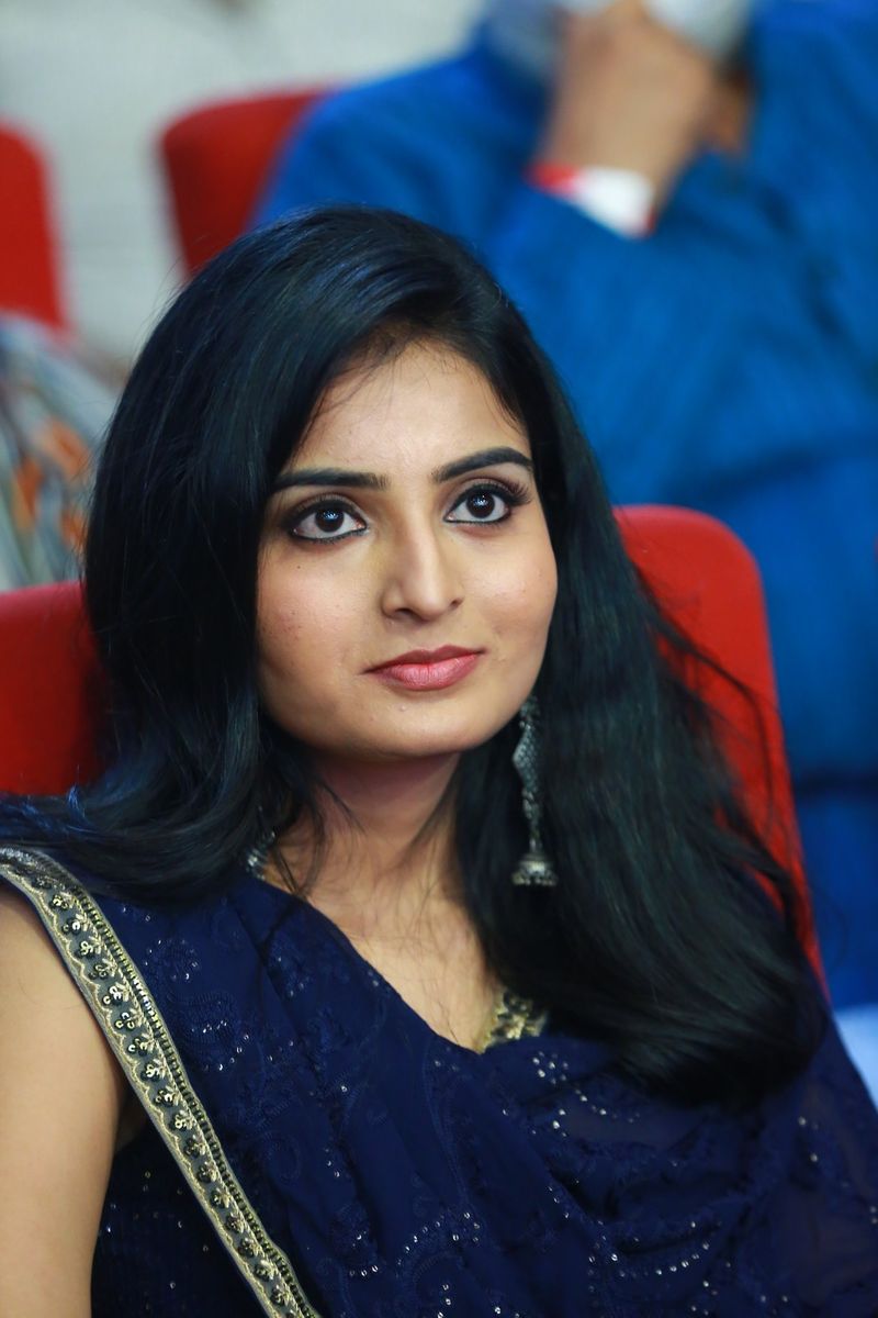 `వకీల్సాబ్` ఈవెంట్లో అనన్య నాగళ్ల సందడి.