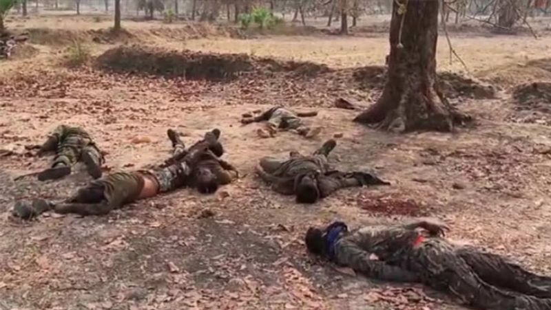 6 सितंबर, 1990 में जन्मे दीपक ने 16 सितंबर, 2013 में छत्तीसगढ़ पुलिस ज्वाइन की थी। तब उनकी उम्र 23 साल थी। वे पहले भी कई नक्सली ऑपरेशन सफल बना चुके थे। लेकिन इस बार नक्सलियों ने धोखे से उन पर हमला किया।