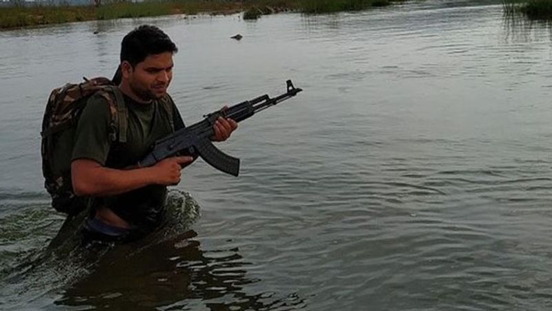 दीपक ने छठवीं से 12वीं तक की पढ़ाई नवोदय विद्यालय मल्हार से की थी। वे बास्केट बॉल के अच्छे खिलाड़ी थे। 2019 में दीपक की शादी हुई थी। लेकिन सेकंड मैरिज एनिवर्सिरी के पहले ही वो शहीद हो गए।