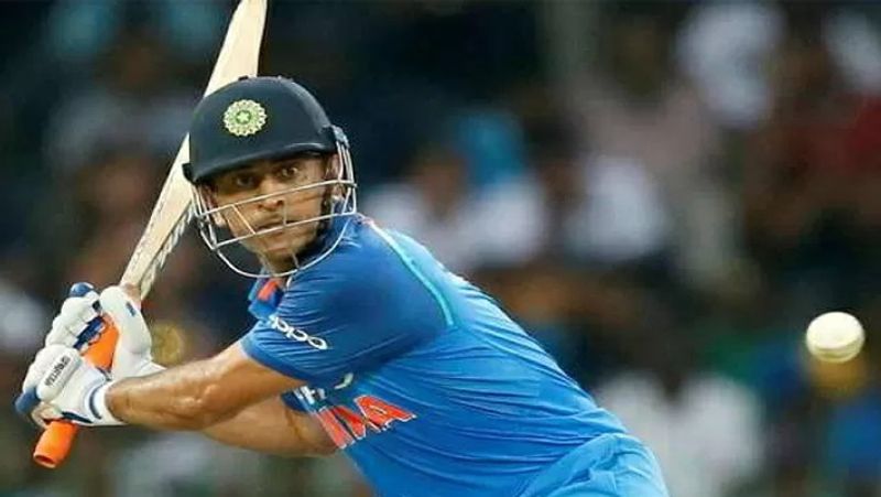 दिन था 5 अप्रैल 2005, जगह थी विशाखापट्टनम का डॉक्टर वाइ एस राजशेखर रेड्डी एसीए-वीडीसीए क्रिकेट स्टेडियम और मैच था दुनिया की 2 सबसे बड़ी टीम भारत और पाकिस्तान के बीच। इस मैच में कप्तान सौरव गांगुली ने टॉस जीतकर पहले बल्लेबाजी करने का फैसला किया।