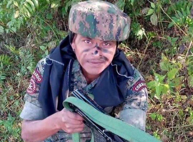 गर्म में पल रहे मासूम के सिर से छीन गया पिता का साया
शहीद की पत्नी मीना का रो-रो कर बुरा हाल है। छत्तीसगढ़ के बीजापुर में हुए नक्सली हमले ज्योति और साक्षी के अलावा मीना के गर्भ में पल रहे बच्चे के सिर से पिता का साया भी छीन लिया।