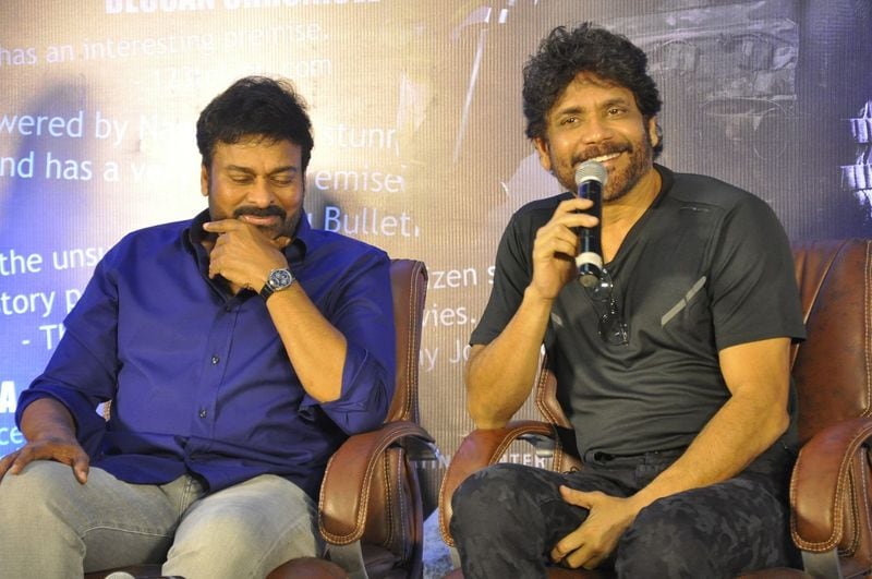 నాగార్జున మాట్లాడుతూ... చిరంజీవి గారు రాత్రి ఫోన్ చేశారు. ఈ టైం లో చిరంజీవి గారు ఎందుకు ఫోన్ చేస్తున్నారని అనుకున్నాను. అయితే ఆయన నాగ్.. వైల్డ్ డాగ్ సినిమా చూశాను. చాలా బాగుంది. కనీసం ఇంటర్వెల్ బ్రేక్ కూడా తీసుకోకుండా మొత్తం మూవీ చూశాను అన్నారు. మూవీ కోసం బాగా కష్టపడినట్లు ఉన్నావ్ అని చిరంజీవి అభినందించడం ఎంతో సంతోషం కలిగించింది.. అని అన్నారు.