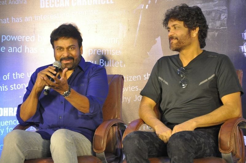 దర్శకుడు అహిషోర్ సాల్మన్ టేకింగ్ కి ప్రేక్షకులు మంచి మార్కులే వేశారు. థమన్ బీజీఎమ్ అందించగా నిరంజన్ రెడ్డి, అన్వేష్ రెడ్డి నిర్మించారు. సినిమాకు మంచి స్పందన వస్తున్న నేపథ్యంలో వైల్డ్ డాగ్ టీం ప్రెస్ మీట్ లో పాల్గొన్నారు. హీరో నాగార్జున, దర్శకుడు అహిషోర్ సాల్మన్, నిర్మాత నిరంజన్ రెడ్డి ప్రెస్ మీట్ కి హాజరయ్యారు. కాగా వైల్డ్ డాగ్ మూవీ చూసిన చిరంజీవి కూడా ఈ ప్రెస్ మీట్ లో పాల్గొనడం విశేషం.