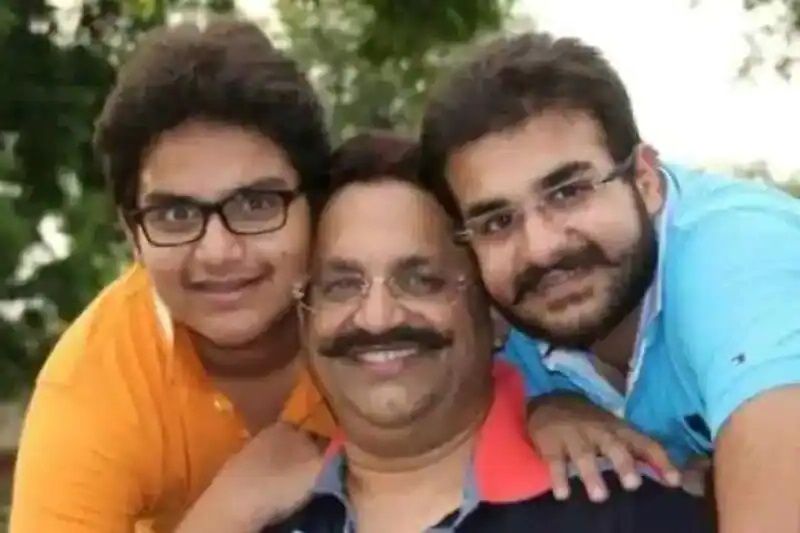 कॉलेज के ही दिनों से अलग राह चुनी
कॉलेज में पढ़ाई-लिखाई में ठीक मुख्तार ने अपने लिए अलग राह चुनी। 1970 में आते-आते मुख्तार ने जमीन कब्जाना शुरू कर दिया था। उनके बड़े दुश्मन की तरह बृजेश सिंह खड़े थे, जिसके बीच गैंगवार शुरू हुई थी।