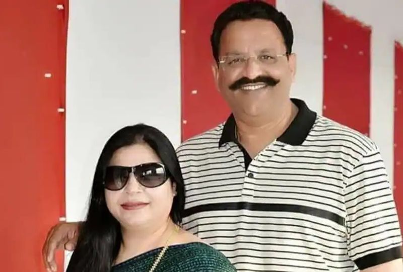 विरासत में मिली राजनीति, 5 बार बना विधायक
पांच बार का विधायक मुख्तार अंसारी गाजीपुर का रहने वाला है। उसपर 40 से अधिक गंभीर मामले दर्ज हैं। पूर्वांचल के इस माफिया को राजनीति विरासत में मिली है। उनके दादा मुख्तार अहमद अंसारी अखिल भारतीय कांग्रेस कमेटी के अध्यक्ष रहे, जबकि उनके पिता एक कम्युनिस्ट नेता थे।
