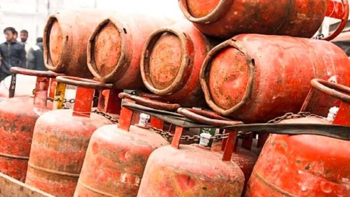BJP MLA Arvind Bellad Makes Irresponsible Statement Over Gas Price Rise rbj BJP MLA Arvind Bellad Makes Irresponsible Statement Over Gas Price Rise rbj