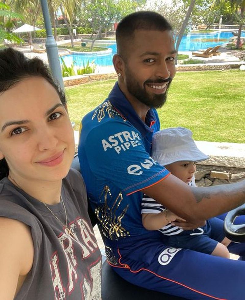 Hardik Pandya gives son Agastya reading lessons (Check it out)-ayh