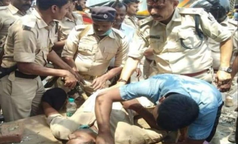 छात्र देखते देखते जगह-जगह आगजनी करते रहे। लोगों ने यह उत्पात देख अपने घरों के दरवाजे और खिड़कियां बंद कर ली। 20 मिनट के अंदर शहर के पोस्ट ऑफिस चौराहा और गौरक्षणी बाजार की दुकानें भी बंद हो गईं। छात्रों ने कहा कि सरकार सिर्फ कोचिंग और स्कूल-कॉलेज ही क्यों बंद कराती है। इससे हमारी पढ़ाई बाधित होती है। सरकार को कोई दूसरा विकल्प चुनना चाहिए। 