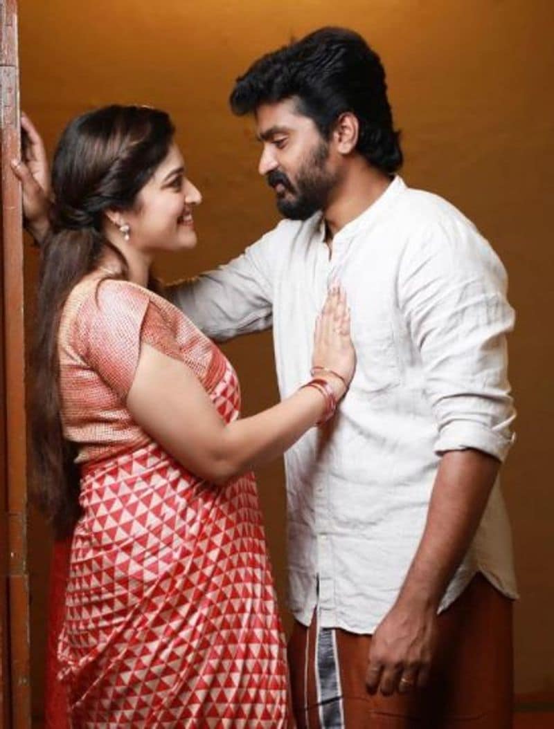 இவர் ஏற்கனவே, திருமணம் சீரியலில் சிந்துவுடன் நடித்த போது இருவருக்கும் இடையே காதல் மலர்ந்தது. விரைவில் திருமணம் செய்து கொள்வார்கள் என எதிர்பார்க்கப்பட்ட நிலையில் தற்போது மீண்டும் ஸ்ரேயா அன்புடன் குஷி சீரியலில் நாயகியாக மாறியுள்ளார். 