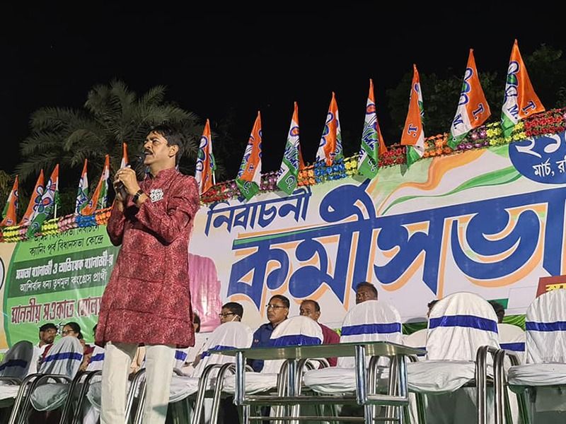 <p>সব মিলিয়ে ক্যানিং পূর্বে তৃণমূল প্রার্থী শওকত মোল্লার অস্থাবর সম্পত্তি ১ কোটি ৬০ লক্ষ ৫৩ হাজার ২৯২ টাকা। স্ত্রীর নামে রয়েছে ৪৩ লক্ষ ৩ হাজার ৮৯৬ টাকা ৷ দম্পত্তির মোট অস্থাবর সম্পত্তির পরিমাণ ২ কোটি ৩ লক্ষ ৫৭ হাজার ১৮৮ টাকা। সৌঃ ফেসবুক শওকত মোল্লা</p>
