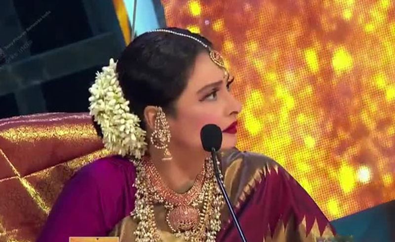 এমনই প্রশ্ন জাগে অনেকেরই মনে। তবে না ছবির জগত থেকে রেখার মূল রোজগার আসে না।