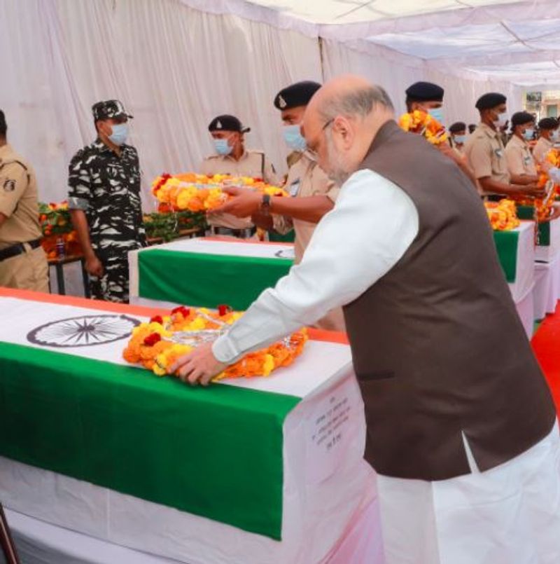 खुफिया एजेंसी NTRO की मदद से चलाया जाएगा ऑपरेशन
केंद्रीय गृह सचिव, खुफिया विंग के प्रमुख, सीआरपीएफ के वरिष्ठ अधिकारी और गृह मंत्रालय के अन्य वरिष्ठ अधिकारी अमित शाह की अध्यक्षता में बैठक में उपस्थित थे। अमित शाह ने सुरक्षा एजेंसियों को स्पष्ट निर्देश दिया कि नक्सलियों के खिलाफ ऑपरेशन प्रहार में कोई चूक नहीं होगी।
