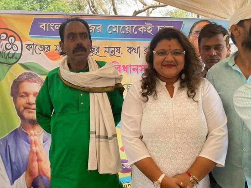 <p> আরামবাগের তৃণমূল কংগ্রেস প্রার্থীর একটি হন্ডাসিটি গাড়ি ও একটি স্কুটি রয়েছে। ২০১৯ সালে তিনি গাড়ি কিনেছিলেন তিনি। গাড়ির দাম ৭ লক্ষ ২১ হাজার আর স্কুটির দাম ৫৮ হাজার। <br />
</p>