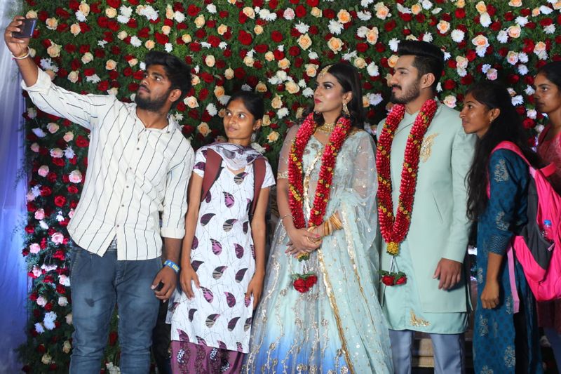 <p>ಮನರಂಜನೆಯನ್ನು ವಿಶೇಷ ರೀತಿ ನೀಡುವುದರಲ್ಲಿ ಜೀ ಕನ್ನಡ ಎತ್ತಿದ ಕೈ.</p>