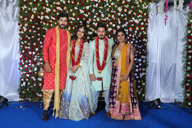 <p>ನಾಗಿಣಿ-2 ತ್ರಿಶೂಲ್ ಹಾಗೂ ಶಿವಾನಿ ಅವರಿಗೆ ಮಂಡ್ಯದಲ್ಲಿ ಅದ್ಧೂರಿ ಆರತಕ್ಷತೆ</p>