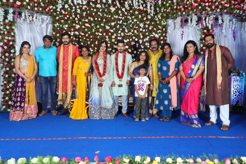 <p>ನಾಗಿಣಿ-2 ತ್ರಿಶೂಲ್ ಹಾಗೂ ಶಿವಾನಿ ಅವರಿಗೆ ಮಂಡ್ಯದಲ್ಲಿ ಅದ್ಧೂರಿ ಆರತಕ್ಷತೆ</p>