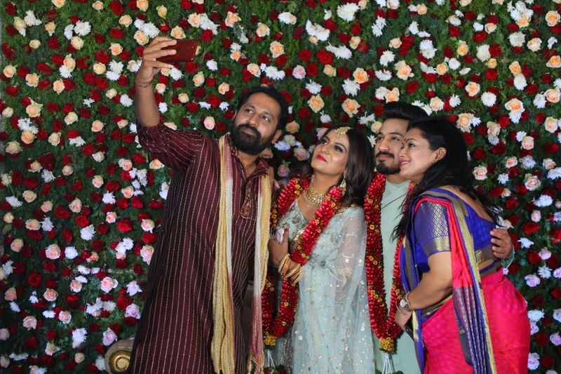 <p>ನಾಗಿಣಿ-2 ತ್ರಿಶೂಲ್ ಹಾಗೂ ಶಿವಾನಿ ಅವರಿಗೆ ಮಂಡ್ಯದಲ್ಲಿ ಅದ್ಧೂರಿ ಆರತಕ್ಷತೆ</p>