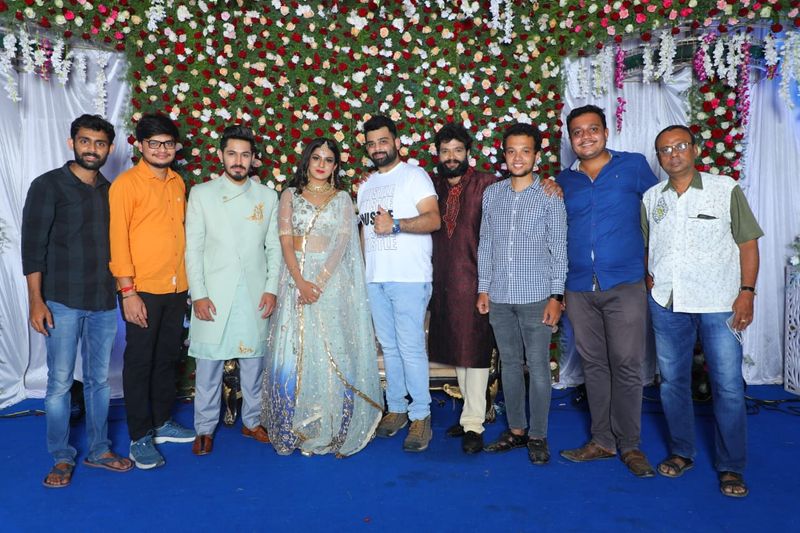 <p>ಜೀ ಕನ್ನಡದಿಂದ ವಿನೂತನ ಕಾರ್ಯಕ್ರಮ, ನಾಗಿಣಿ-2 ತ್ರಿಶೂಲ್ ಹಾಗೂ ಶಿವಾನಿ ಅವರಿಗೆ ಮಂಡ್ಯದಲ್ಲಿ ಅದ್ಧೂರಿ ಆರತಕ್ಷತೆ </p>