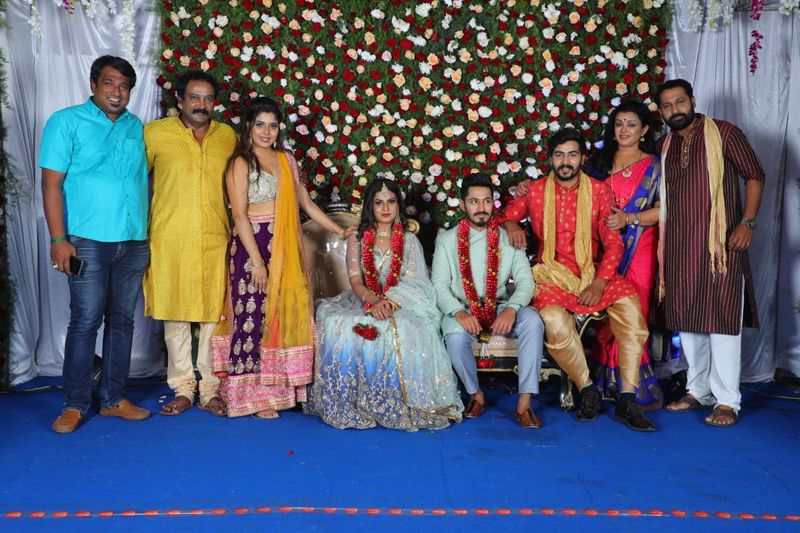 <p>ನಾಗಿಣಿ-2 ತ್ರಿಶೂಲ್ ಹಾಗೂ ಶಿವಾನಿ ಅವರಿಗೆ ಮಂಡ್ಯದಲ್ಲಿ ಅದ್ಧೂರಿ ಆರತಕ್ಷತೆ</p>