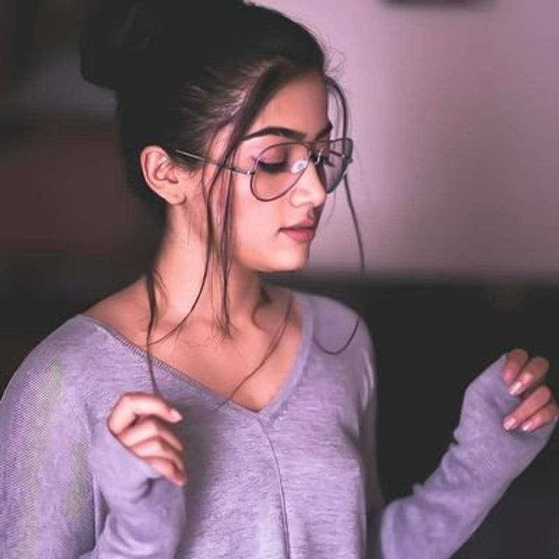 స్పెట్స్ తో స్టయిలీష్ లుక్లో వాహ్ అనిపిస్తున్న రష్మిక మందన్నా.