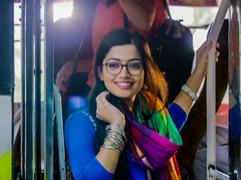 స్పెట్స్ తో స్లయిలీష్ లుక్లో రష్మిక మందన్నా.
