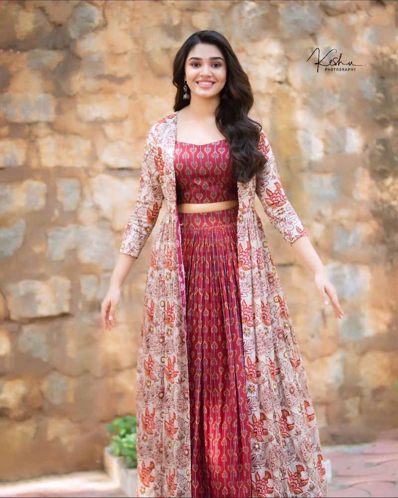 కేవలం ఒకే ఒక్క సినిమా కృతి జీవితాన్నే మార్చేసింది. ఆమెని ఎక్కడో ఆకాశంపై కూర్చోబెట్టింది. ప్రస్తుతం కృతి కుర్రాళ్లకి డ్రీమ్గర్ల్ గా మారిందంటే అతిశయోక్తి కాదు.