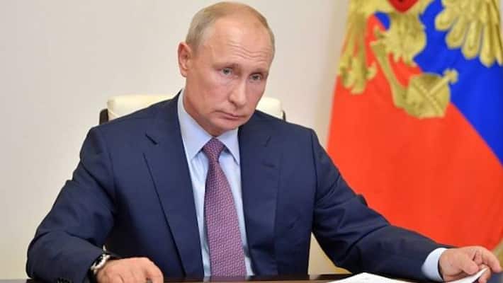 Vladimir Putin Shocked As Phone In Hit By Cyberattack pod Vladimir Putin Shocked As Phone In Hit By Cyberattack pod