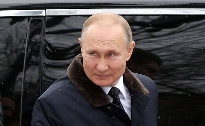 Putin passes a law that allow him to run for the presidency to 2036