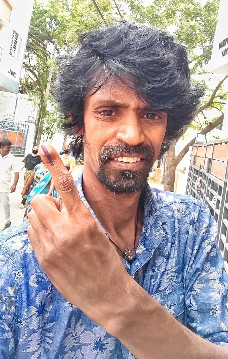 நடிகர் கொட்டாச்சி வாக்களித்த பின் வெளியிட்ட புகைப்படம் 