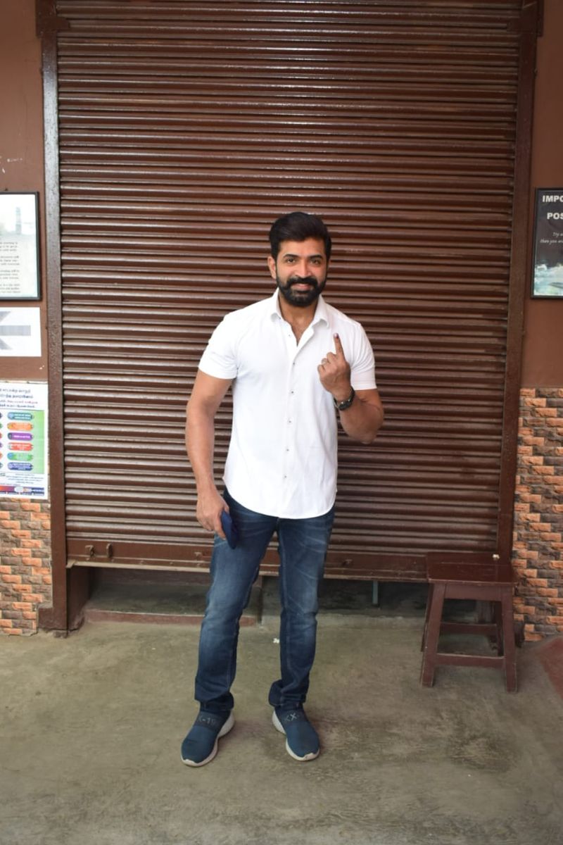 நடிகர் அருண் விஜய் வாக்களித்தார் 