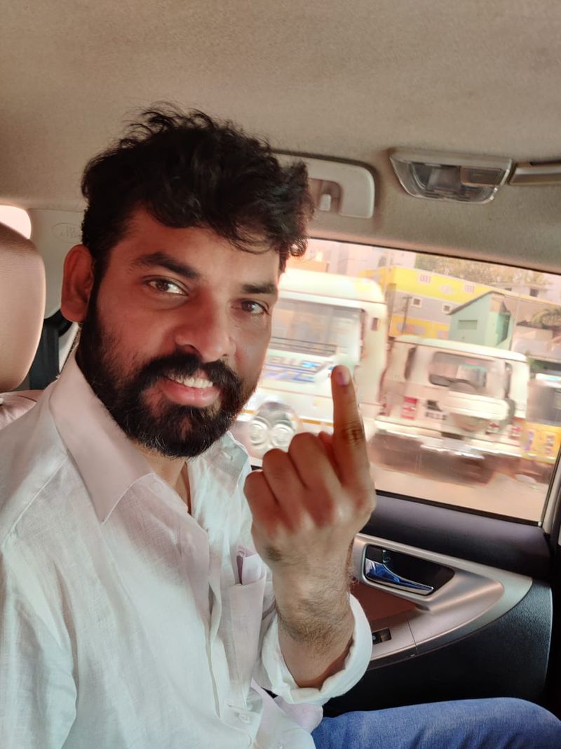 நடிகர் விமல் வாக்களித்தார் 