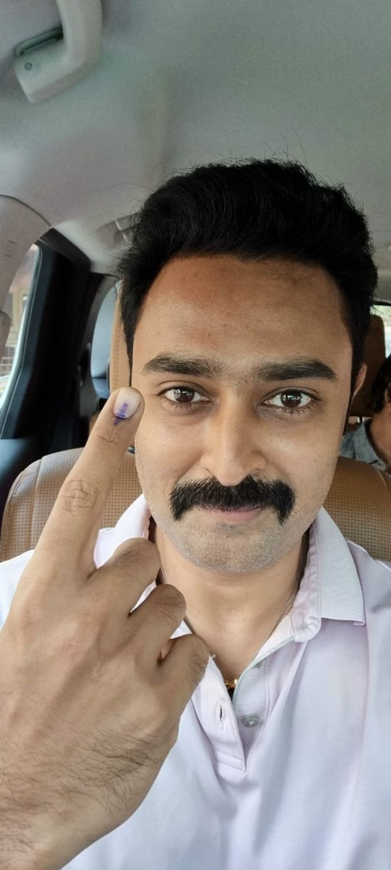 நடிகர் பிரசன்ன தன்னுடைய ஜனநாயக கடமையை நிறைவேற்றினார் 