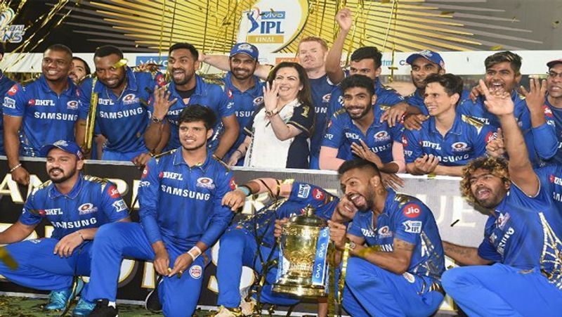 యూఏఈ వేదికగా జరిగే మ్యాచ్లకు 30 శాతం కెపాసిటీతో ప్రేక్షకులను అనుమతించబోతున్నారు. అయితే వ్యాక్సిన్ వేయించుకున్న ప్రేక్షకులకు మాత్రమే స్టేడియంలోకి అనుమతి ఉంటుందని ఎమిరేట్స్ క్రికెట్ బోర్డు స్పష్టం చేసింది.