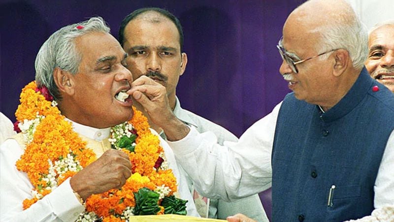 आडवाणी ने अपनी आत्मकथा 'मेरा देश, मेरा जीवन' (प्रभात प्रकाशन) में बीजेपी के अस्तित्व में आने पर एक पूरा चैप्टर लिखा है। 'कमल का खिलना, भारतीय जनता पार्टी का जन्म' चैप्टर में आडवाणी बताते हैं कि किस तरह जनसंघ के टुकड़े हुए और बीजेपी बनी।