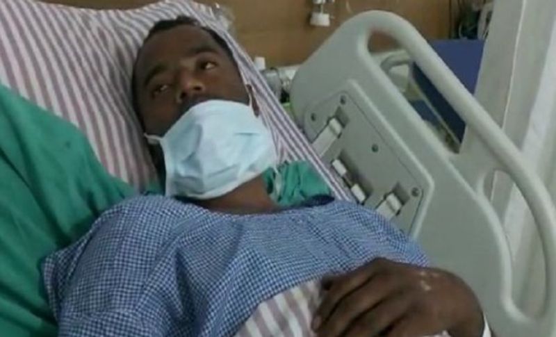 वहीं इसी अस्पताल में भर्ती जवान बताया कि नक्सली रॉकेट लॉन्चर और बम पहाड़ी से हम पर फेंक रहे थे। उनकी तरफ से लगातार गोलियां चल रही थीं और बम ब्लास्ट हो रहे थे। हमारे जवानों को पोजिशन के लिए भी समय नहीं मिल पाया। इतने में उन्होंने दूर वाले पहाड़ से हम पर गोली बरसाना शुरू कर दिया। नक्सलियों ने जवानों को घेर लिया। हालांकि हमें पता था कि नक्सलियों से मुठभेड़ होगी लेकिन, इतनी खतरनाक होगी इसका अंदाजा नहीं था।