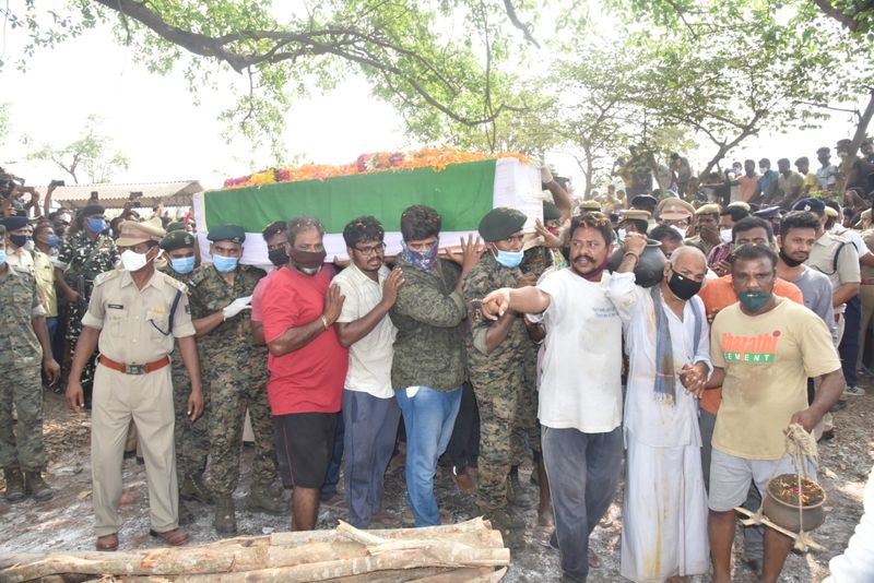 Jawan jagadeesh last rites performed with military honours at vijayanagaram