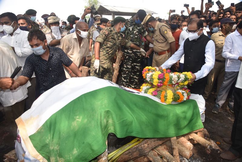 Jawan jagadeesh last rites performed with military honours at vijayanagaram