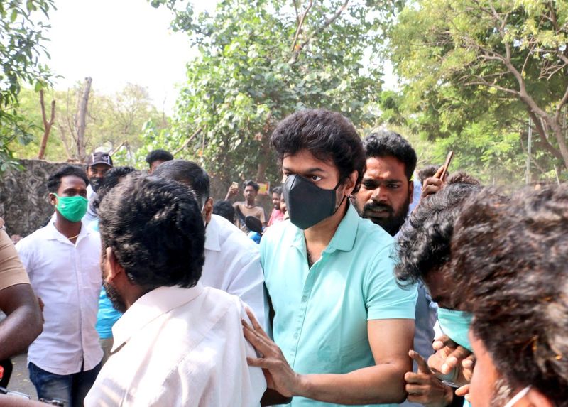 பார்க்கிங் பிரச்சனைக்காக மட்டுமே விஜய் சைக்கிளில் வந்ததாகவும், இதில் எவ்வித அரசியல் காரணங்களும் இல்லை என்றும் அவருடைய மக்கள் தொடர்பாளர் ரியாஸ் அதிகாரப்பூர்வமாக விளக்கமளிக்கப்பட்டது. 