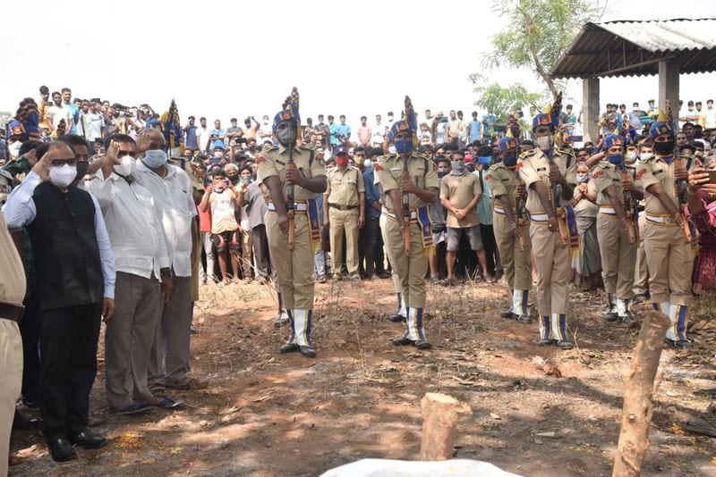 Jawan jagadeesh last rites performed with military honours at vijayanagaram
