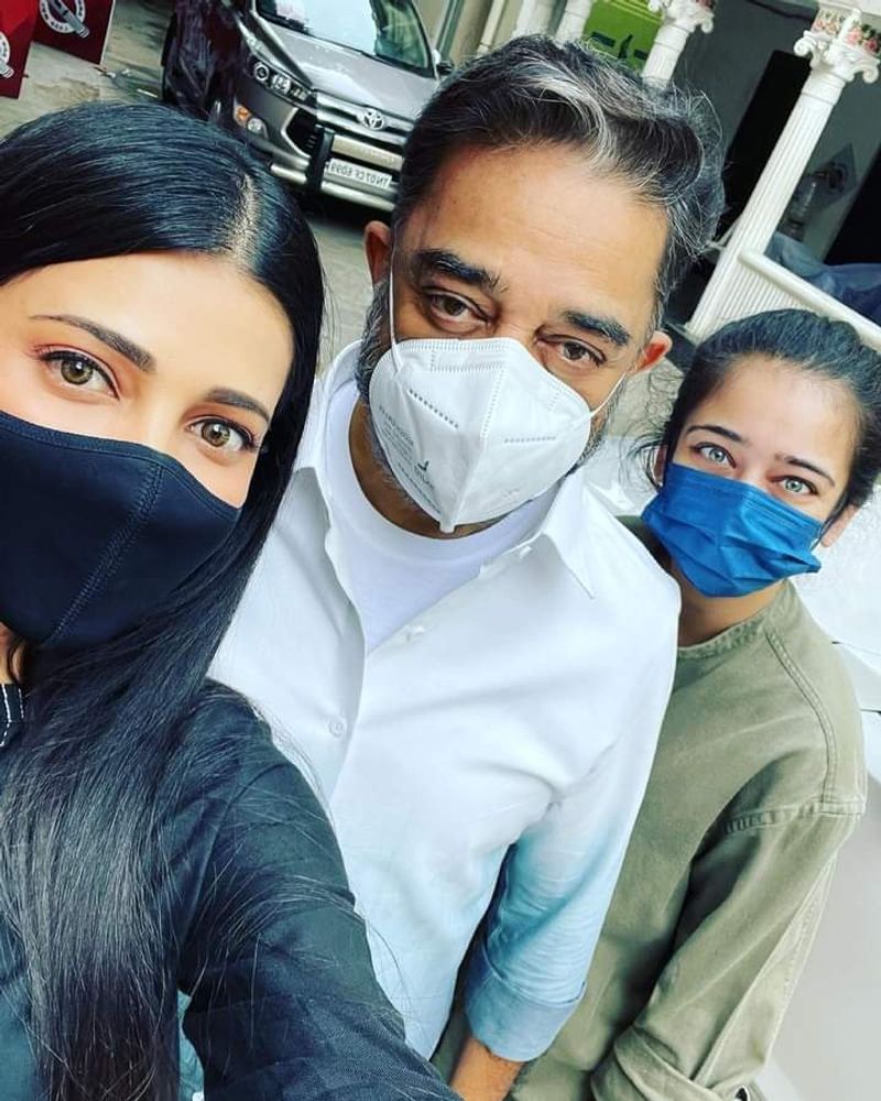 ఓటు వేసిన శృతి హాసన్, కమల్ హాసన్, అక్షర హానస్.