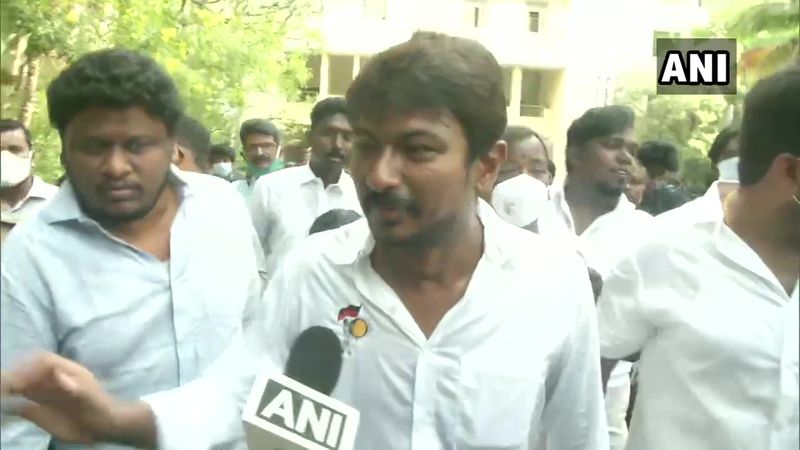 మీడియాతో నటుడు స్టాలిన్.