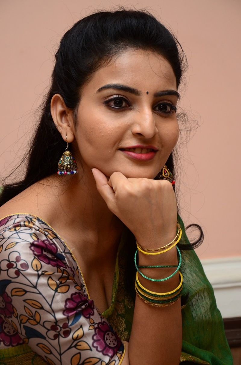 అనన్య నాగళ్ల లేటెస్ట్ గ్లామర్ ఫోటోలు.