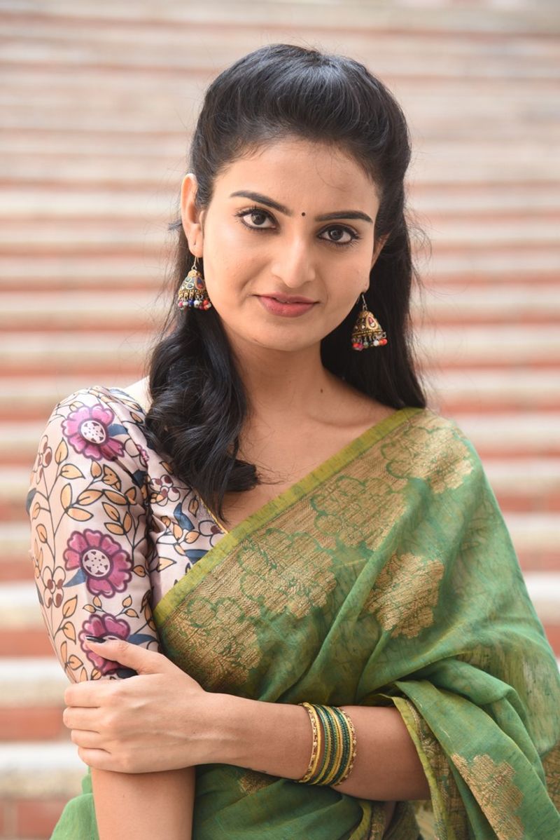 అనన్య నాగళ్ల లేటెస్ట్ గ్లామర్ ఫోటోలు.