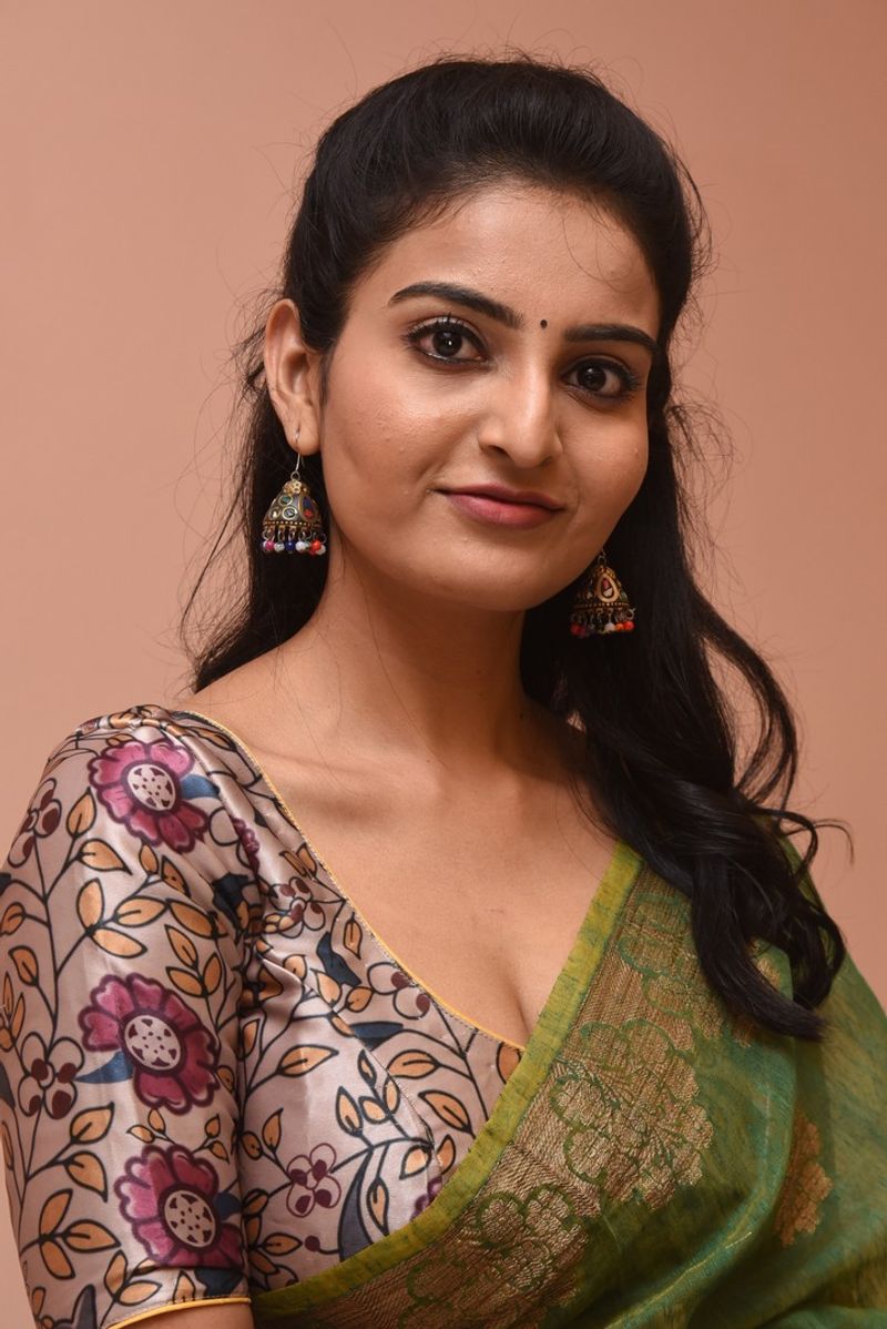అనన్య నాగళ్ల లేటెస్ట్ గ్లామర్ ఫోటోలు.