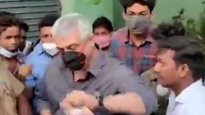 Thala ajith took fan who trying to take selfie cellphone video going viral Thala ajith took fan who trying to take selfie cellphone video going viral