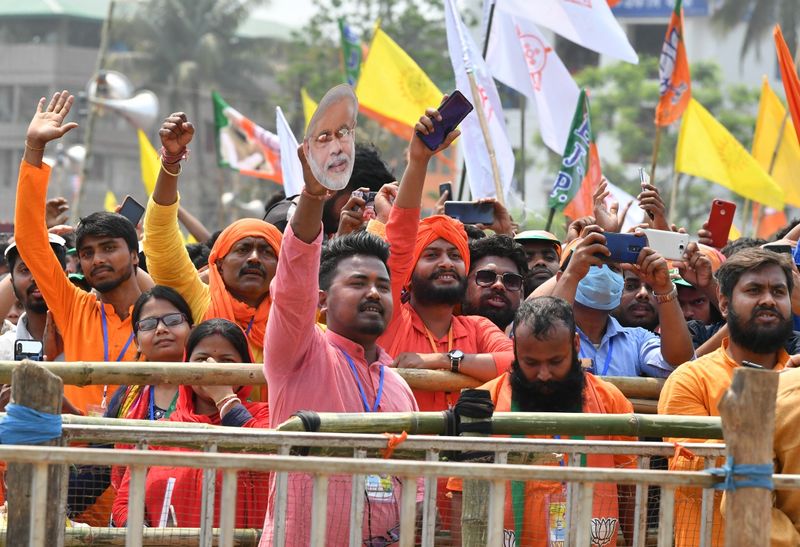 <p>ಹೂಗ್ಲಿ ಜಿಲ್ಲೆಯ 8, ಹೌರಾ ಜಿಲ್ಲೆಯ 9 ಹಾಗೂ ದಕ್ಷಿಣದ 24 ಪರಗಣ ಜಿಲ್ಲೆಯ 16 ವಿಧಾನಸಭಾ ಕ್ಷೇತ್ರಗಳಿಗೆ ಮತದಾನ ನಡೆಸಲಾಗಿದೆ.</p>
